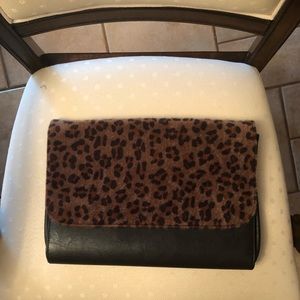 Leopard clutch